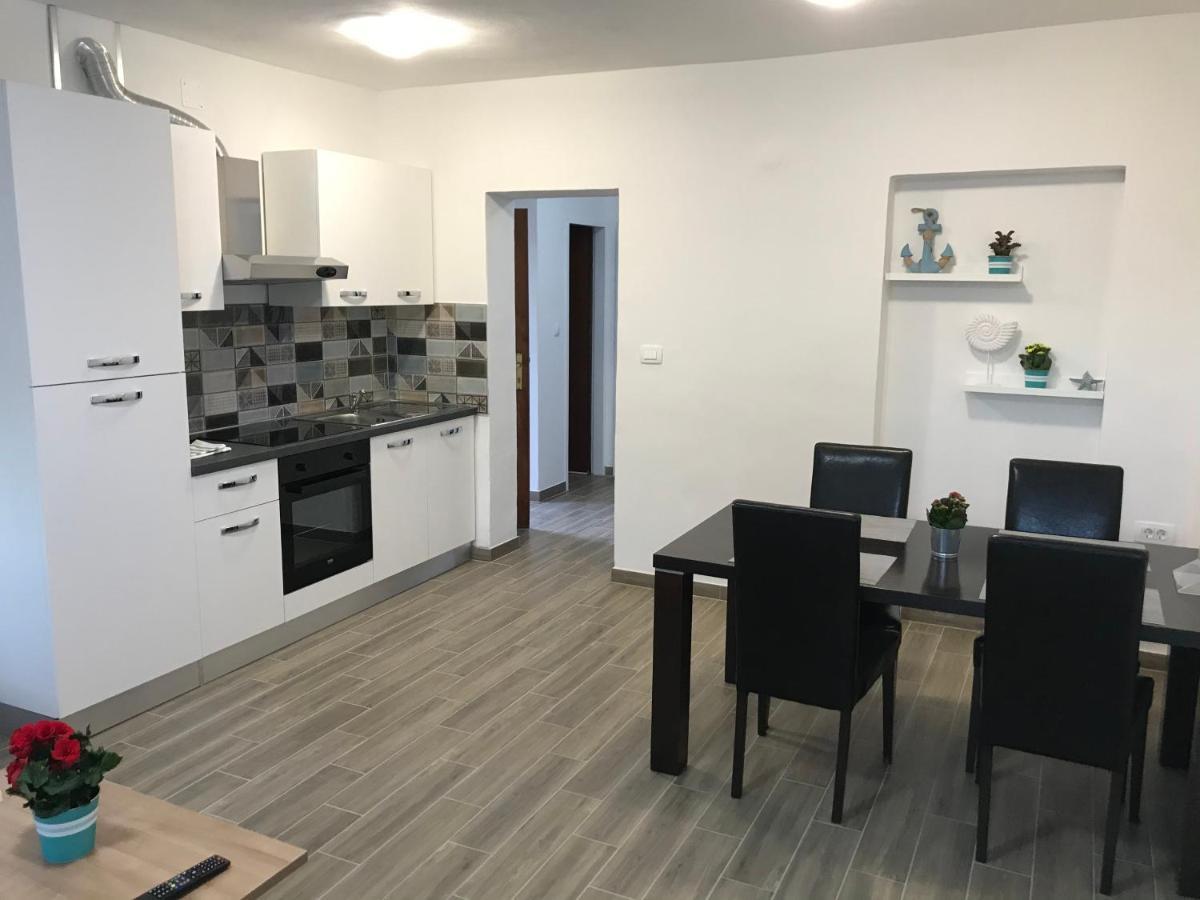 Apartments Lena Башка Екстер'єр фото